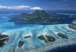 Images Dated 10th February 2009: Aerial view over Bora Bora