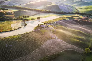 Images Dated 13th November 2017: Aerial view of farmhouse and fields, Tuscany, Italy