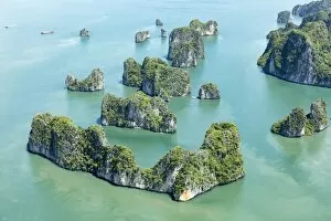 Images Dated 27th September 2017: Aerial view of Karst islands, Halong Bay, Quang Ninh Province, North-East Vietnam