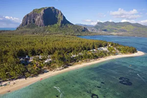 Images Dated 18th April 2016: Aerial view over Le Morne Brabant Peninsula, Black River (Riviere Noire), West Coast