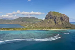 Images Dated 18th April 2016: Aerial view over Le Morne Brabant Peninsula, Black River (Riviere Noire), West Coast