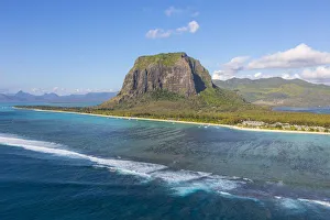 Images Dated 18th April 2016: Aerial view over Le Morne Brabant Peninsula, Black River (Riviere Noire), West Coast