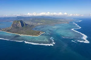 Images Dated 18th April 2016: Aerial view over Le Morne Brabant Peninsula, Black River (Riviere Noire), West Coast