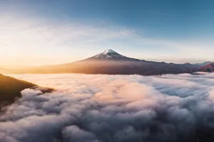 Images Dated 21st November 2018: Aerial view of Mt Fuji and sea of fog at sunrise, Yamanashi Prefecture, Japan