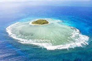Images Dated 12th October 2015: Aerial view of Tavarua, heart shaped island, Mamanucas islands, Fiji
