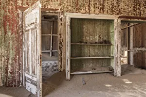 Africa, Namibia, Kolmanskop. Ghost diamond town