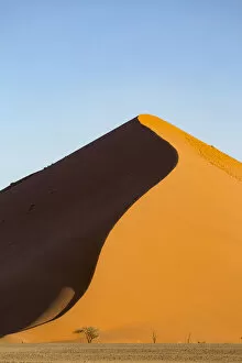 Images Dated 12th October 2017: Africa, Namibia, Namib Desert, Sossusvlei, dunes at sunrise