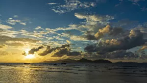 Images Dated 7th January 2022: Africa, Seychelles, La Digue. Sunset seen from Anse Severe towards the Island of Praslin