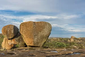 Images Dated 29th November 2017: africa, Zimbabwe, Bulawayo. Matobo Hills National Park. granite rock formations