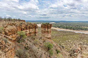 Images Dated 29th November 2017: Africa, Zimbabwe, Gonarezhou National Park. View of the red sandstone Chilojo cliffs