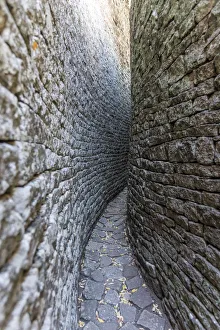 Images Dated 29th November 2017: Africa, Zimbabwe, Maswingo. Great Zimbabwe, passageway in the great enclosure