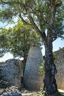 Images Dated 29th November 2017: Africa, Zimbabwe, Maswingo. Great Zimbabwe, the great enclosure with the conical tower