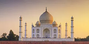 Images Dated 7th February 2018: Agra, Iconic, India, Mausoleum, Memorial, Monument, South Asia, Taj Mahal, Uttar Pradesh