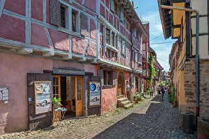 Images Dated 30th November 2022: Alley at Eguisheim, Haut-Rhin, Alsace, Alsace-Champagne-Ardenne-Lorraine, Grand Est, France