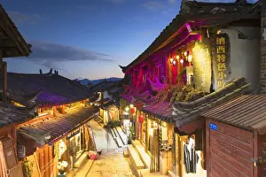 Alleyway at dusk, Lijiang (UNESCO World Heritage Site), Yunnan, China