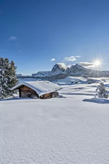 Images Dated 24th March 2021: Alpe di Siusi / Seiser Alm, Dolomites, South Tyrol, Italy