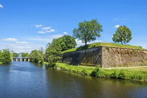 Images Dated 18th June 2020: Alte Saar with walls of the Vauban fortress, Saarlouis, Saarland, Germany