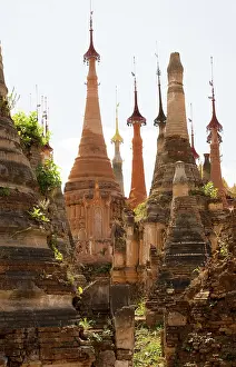 Shan State Prints: Ancient pagodas at Indein village