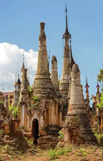 Shan State Prints: Ancient pagodas at Indein village