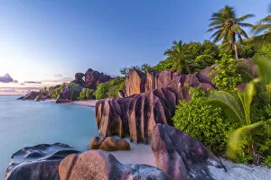 Images Dated 19th June 2020: Anse Source d Argent beach, La Digue, Seychelles