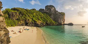 Ao Nui (Nui Beach), Ko Phi Phi Don, Krabi Province, Thailand. Karst rock formations Ao Nui (Nui Beach), Ko Phi Phi Don, Krabi Province, Thailand. Karst rock formations