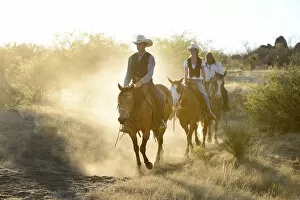 Images Dated 6th December 2012: Apache Indians and Cowboys, Apache Spirit Ranch, Tombstone, Arizona, USA MR