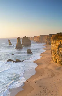 Images Dated 22nd March 2016: Twelve Apostles, Port Campbell National Park, Great Ocean Road, Victoria, Australia