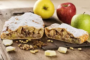 Images Dated 12th September 2017: apple strudel, Dolomites, Trentino, Alto Adige, tipical product, food