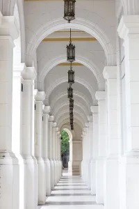 Havana Prints: Arches and columns, La Manzana de Gomez