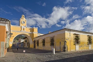 Images Dated 16th April 2008: Arco de Santa Catalina, La Antigua Guatemala (Unesco Site), Guatemala