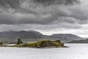 Images Dated 17th November 2020: Ardvreck Castle, Loch Assynt, Sutherland, Scotland, United Kingdom
