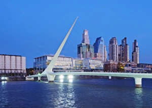Argentina, Buenos Aires Province, City of Buenos Aires, Twilight view of Puente de