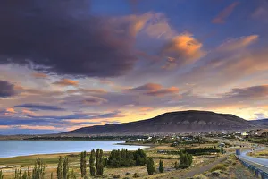 Argentina, Patagonia, El Calafate, Lago Argentino and El Calafate Town