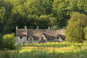 Images Dated 6th January 2015: Arlington Row cottages in the Cotswold village of Bibury, Gloucestershire, England