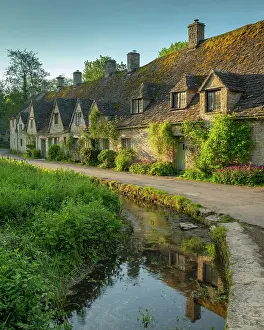 Gloucestershire Prints: Arlington Row cottages in the pretty Cotswold village of Bibury