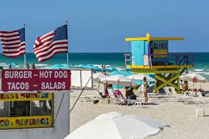 Images Dated 16th December 2015: Art Deco style Lifeguard hut on South Beach, Ocean Drive, Miami Beach, Miami, Florida