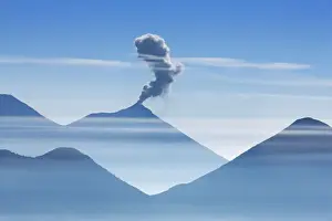 Ash eruption Fuego volcano, besides Acatenango und Atitlan - Guatemala, Quezaltenango