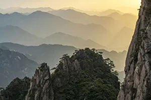 Images Dated 10th April 2019: Asia, China, Anhui Province, Mount Huangshan, UNESCO, Yellow Mountain