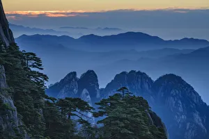 Images Dated 10th April 2019: Asia, China, Chinese, Anhui Province, Mount Huangshan, UNESCO, Yellow Mountain
