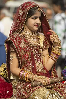 Images Dated 11th September 2015: Asia, India, Rajasthan, Jaisalmer, desert festival, bride during parade