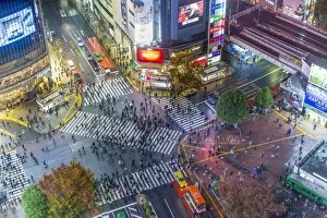 Crowd Gallery: Asia, Japan, Tokyo, Shibuya, Shibuya Crossing, centre of Shibuyas fashionable shopping