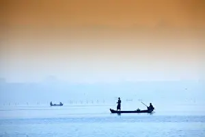 Asia, Southeast Asia, Myanmar, Mandalay; Amarapura, fishermen on the Taungthaman Lake