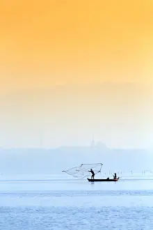 Asia, Southeast Asia, Myanmar, Mandalay; Amarapura, fishermen on the Taungthaman Lake