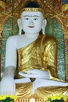 Asia, Southeast Asia, Myanmar, Sagaing, Sagaing hill, buddha statue in the main temple
