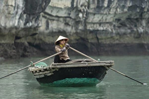 Asia, Vietnam, Quang Ninh Province, Ha Long Bay, local guide (DM)