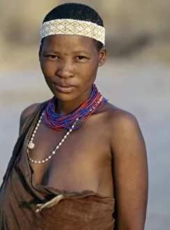 Bushmen Gallery: An attractive !Kung woman