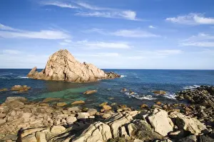 Australia, Western Australia, Leeuwin-Naturaliste National Park. Sugarloaf Rock at Cape Naturaliste