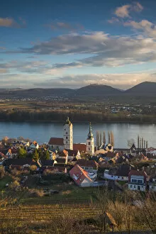 Austria, Lower Austria, Stein an der Donau, elevated view of town and Danube River