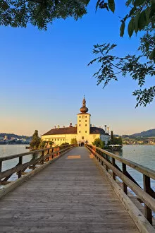 Images Dated 28th February 2014: Austria, Osterreich. Upper Austria, Oberosterreich. Traunsee lake. Gmunden. Orth castle