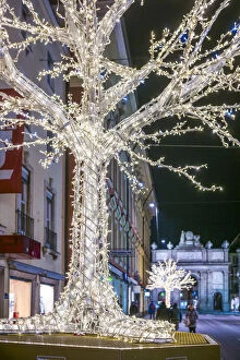 Austria, Tyrol, Innsbruck, Maria-Theresien Strasse, Christmastime decorations